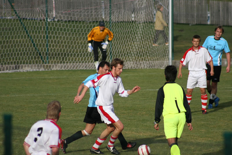 gal/10. Spieltag- SV Reischach - Pfalzen/2006-11-09 - SV Reischach gg. Pfalzen 010.jpg